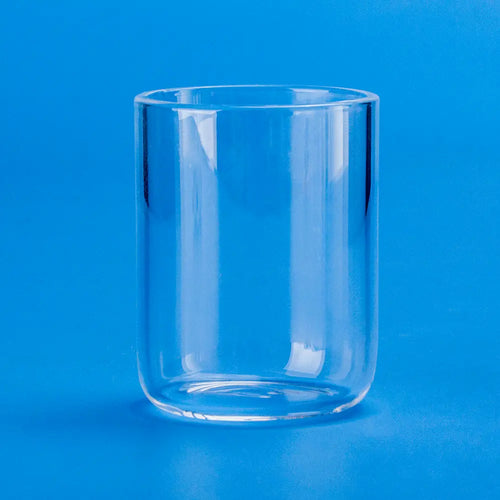  Clear custom quartz glass reactor lining with smooth bottom, designed for laboratory and industrial applications.