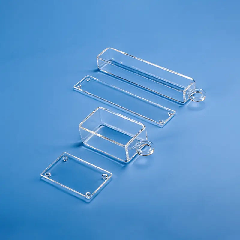 Two clear rectangular fused quartz boats with detached lids and integrated handles, displayed on a blue background.