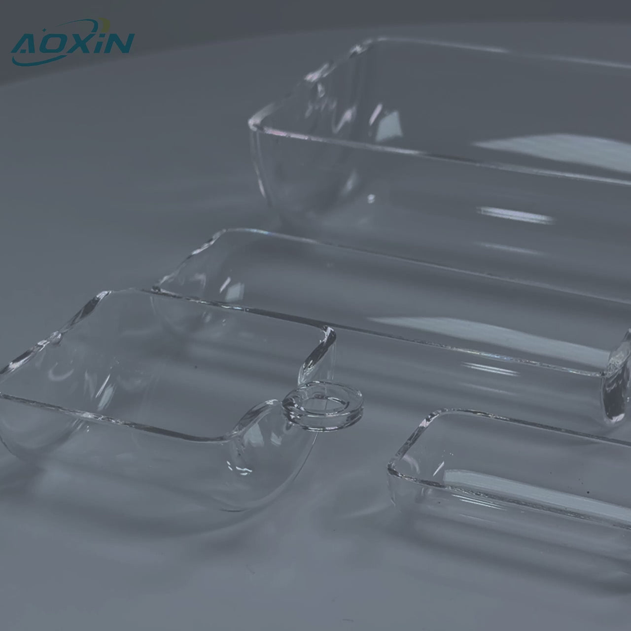 High purity quartz boats for tube furnaces, showcasing their single ear design and acid-resistant properties for 1200°C applications